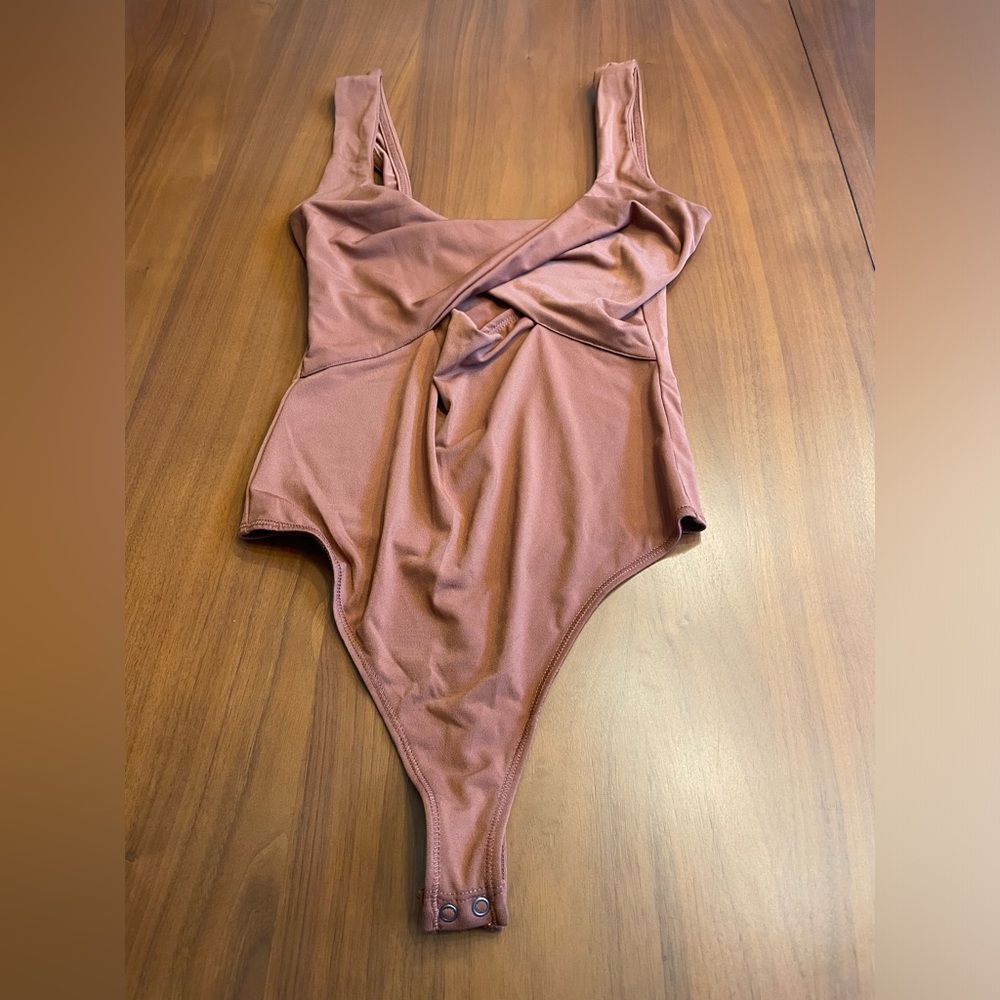Abercrombie slinky camel brown bodysuit with twist cutout